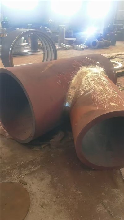 711 × 610 × 52 paksune-seinaga süsinikterasest keevitatud Y- tüüpi T-tüüp