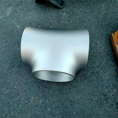 ASME B16.9 süsinikterasest 18-tolline tee